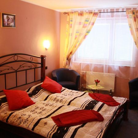 Garni Hotel Anne-Mary Piest'any Dış mekan fotoğraf