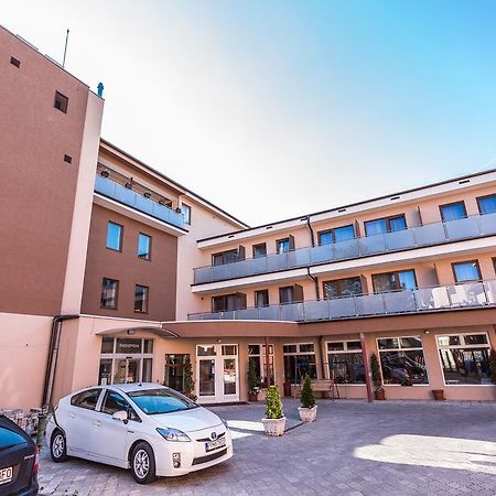 Garni Hotel Anne-Mary Piest'any Dış mekan fotoğraf