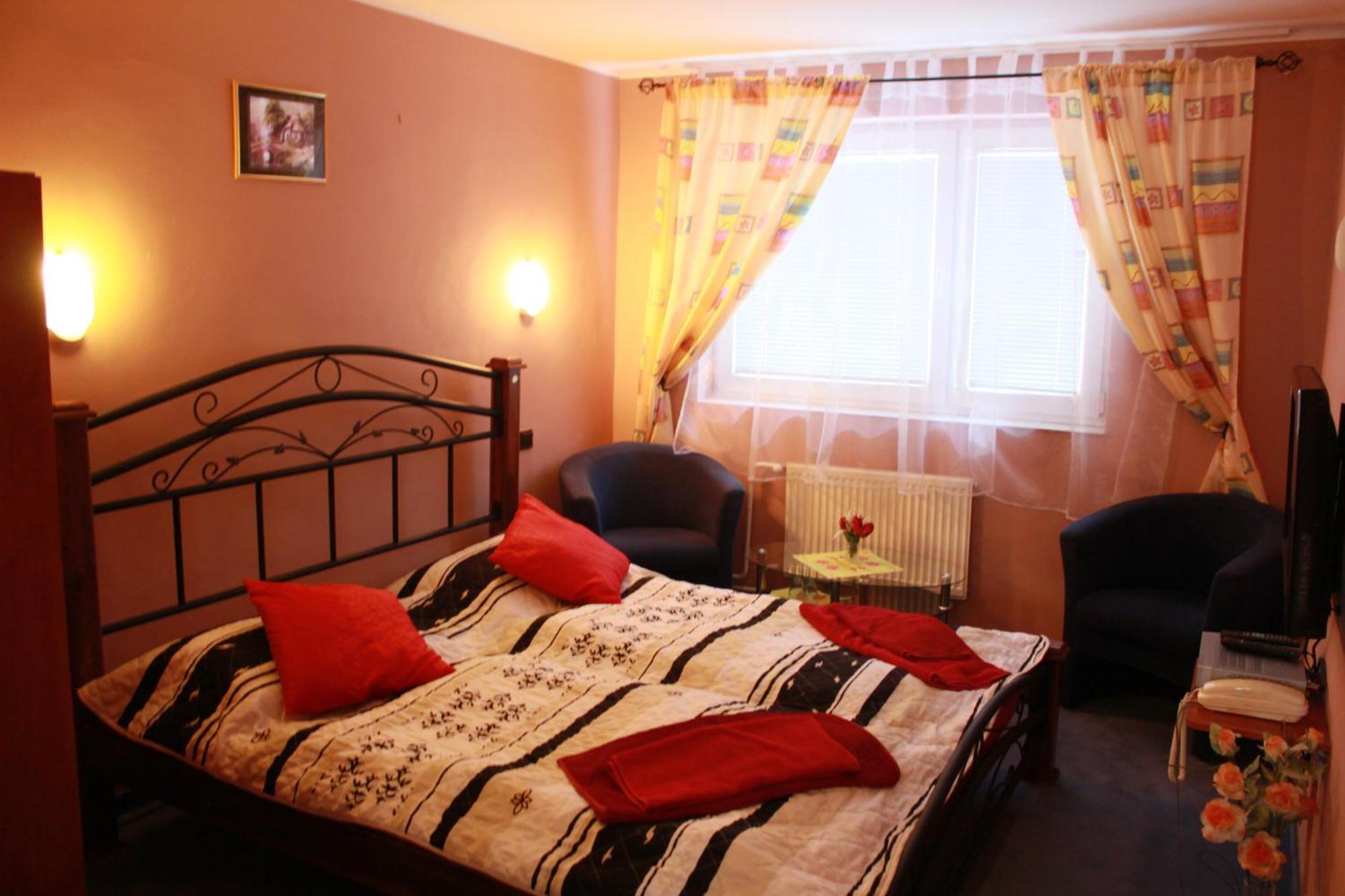 Garni Hotel Anne-Mary Piest'any Dış mekan fotoğraf