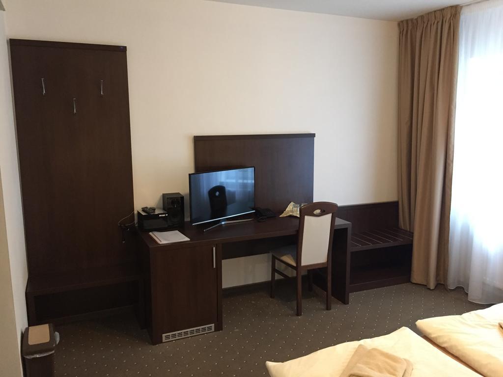 Garni Hotel Anne-Mary Piest'any Dış mekan fotoğraf