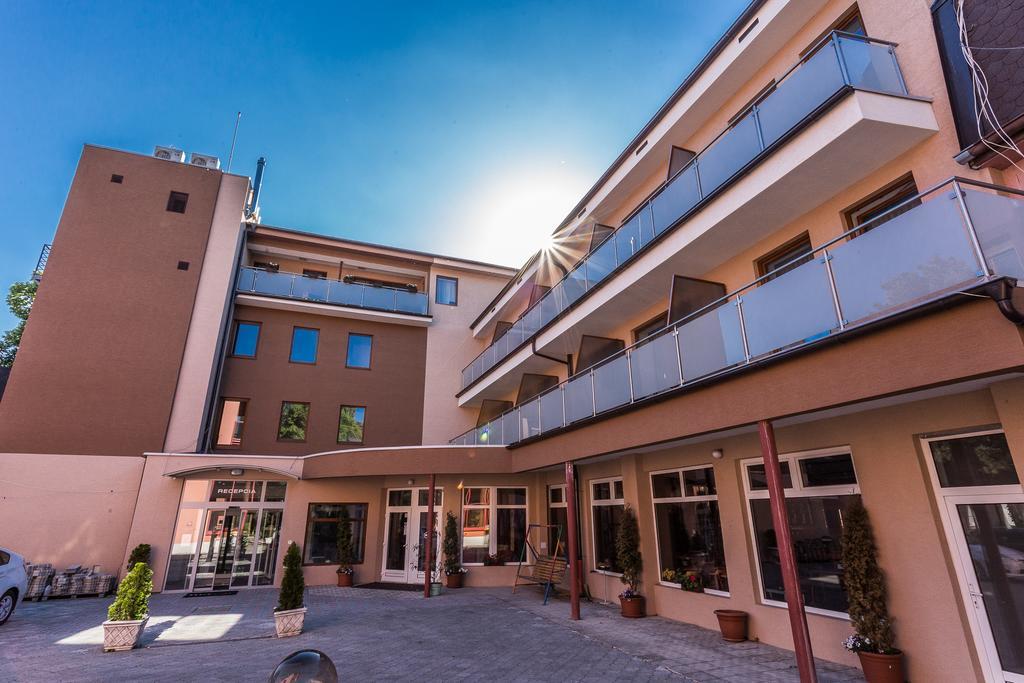 Garni Hotel Anne-Mary Piest'any Dış mekan fotoğraf