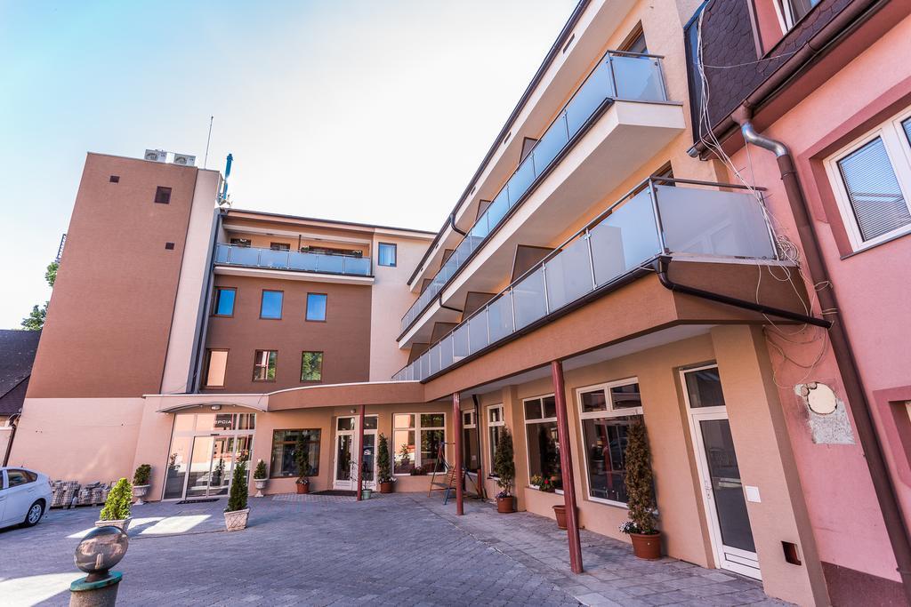 Garni Hotel Anne-Mary Piest'any Dış mekan fotoğraf